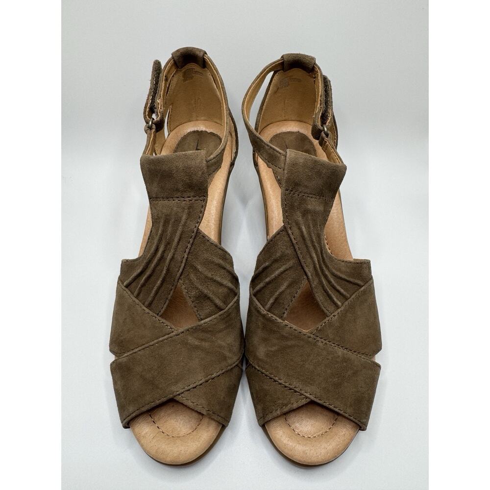 Womens Earth Curvet Dark Khaki Suede Wedge Sandal / Shoes Size 7.5 Comfort